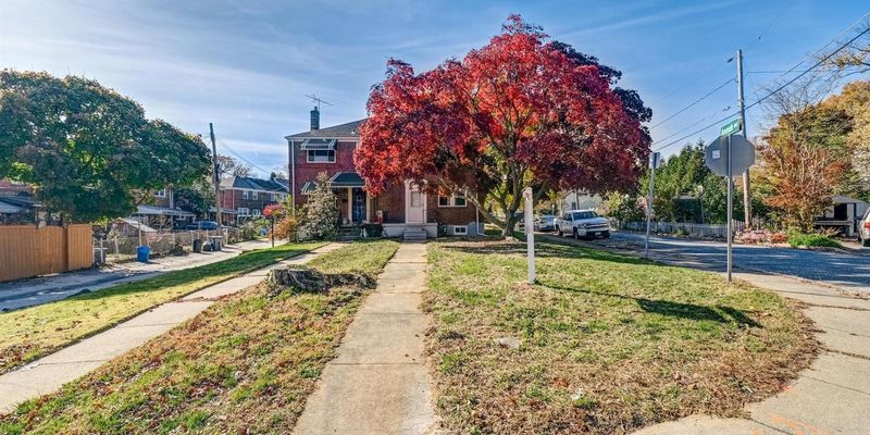 Baltimore House: 411 Ingleside Ave
