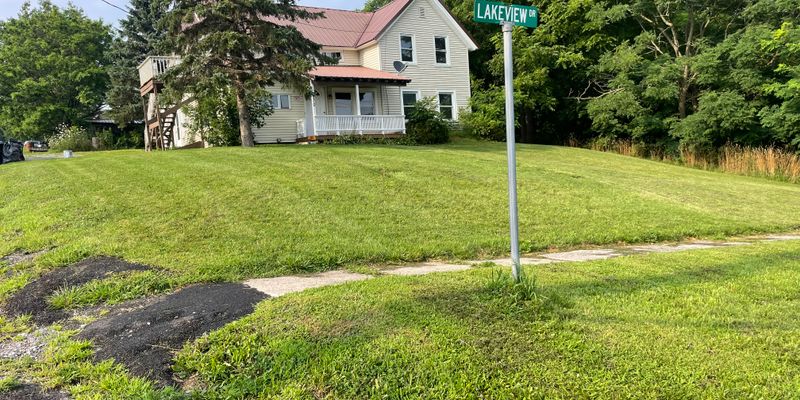 Dexter Apartment: 230 Lakeview Dr