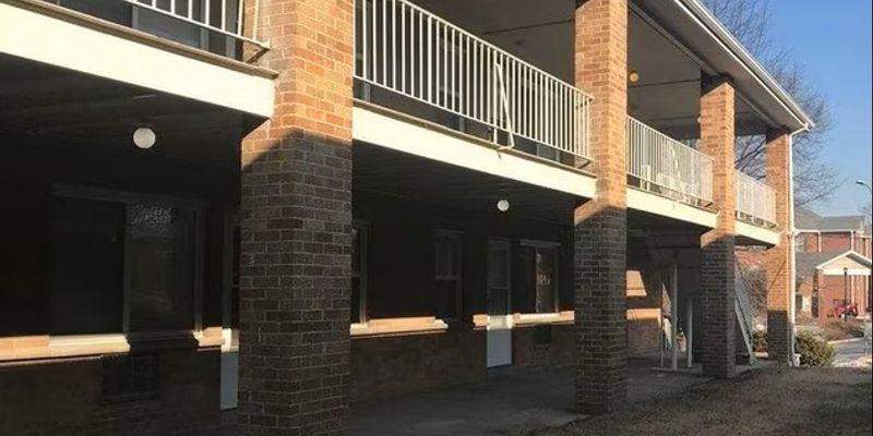 St. Louis Apartment: 4623 S Broadway