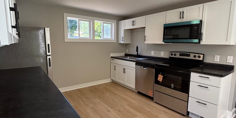 Houghton House: 900 E Houghton Ave