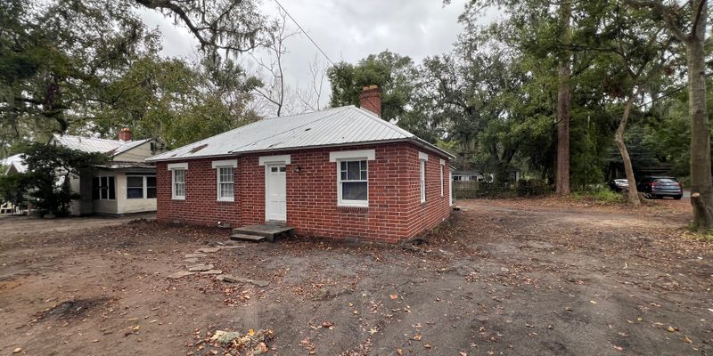 Brunswick House: 3602 Norwich St