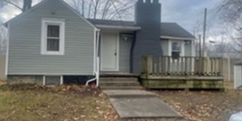 Akron House: 1430 Frederick Boulevard