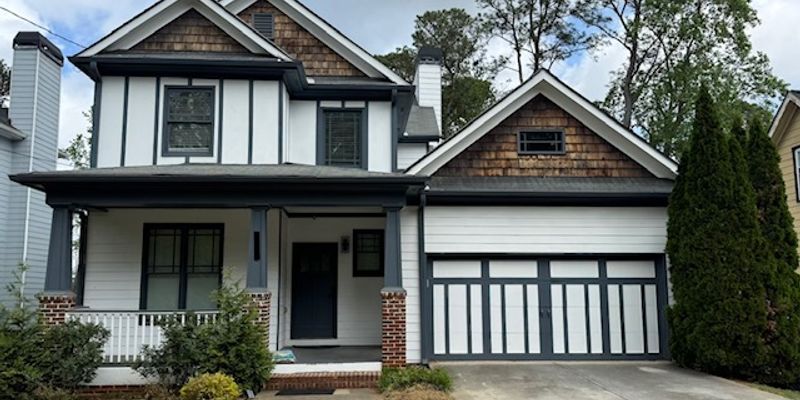 Atlanta House: 203 Hilltop Dr SW