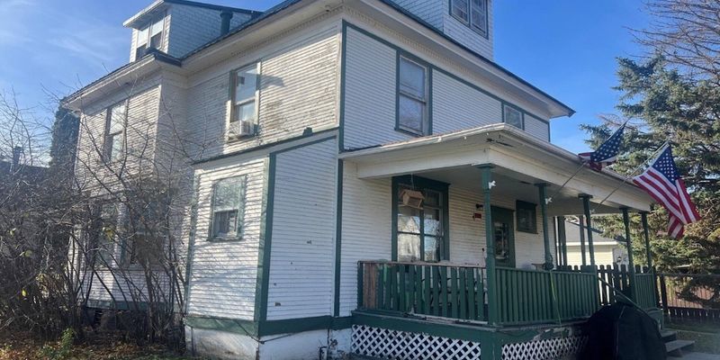 Grand Forks Apartment: 401 N 4th St