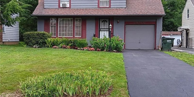 Warrensville Heights House: 19901 Lanbury Ave