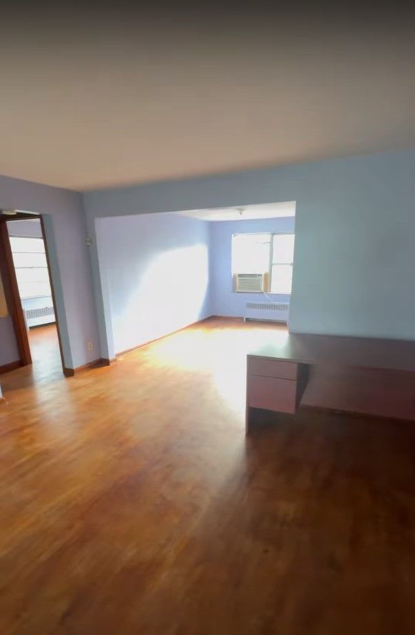 2421 Riverside Dr 2 photo 4