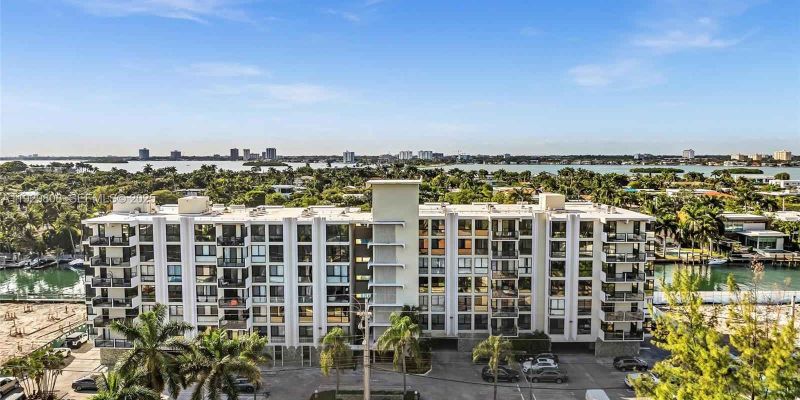 Bay Harbor Islands Condo: 9800 W Bay Harbor Dr