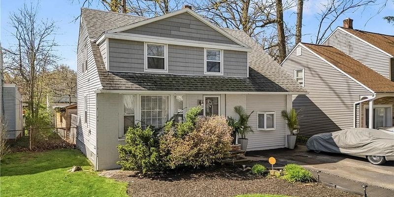 Warrensville Heights House: 19406 Wickfield Ave