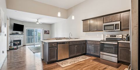 04-110_2869 Spring Rose Cir Unit 301.jpg