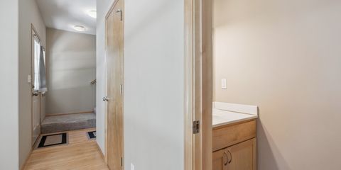 06-116 1894_N_Dubuque_Rd.jpg