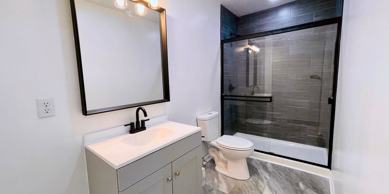 Springfield Apartment: 908 S Crutcher Ave