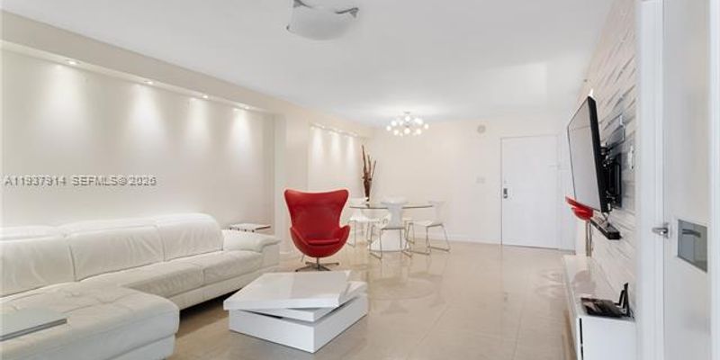 Miami Beach Apartment: 2401 Collins Ave