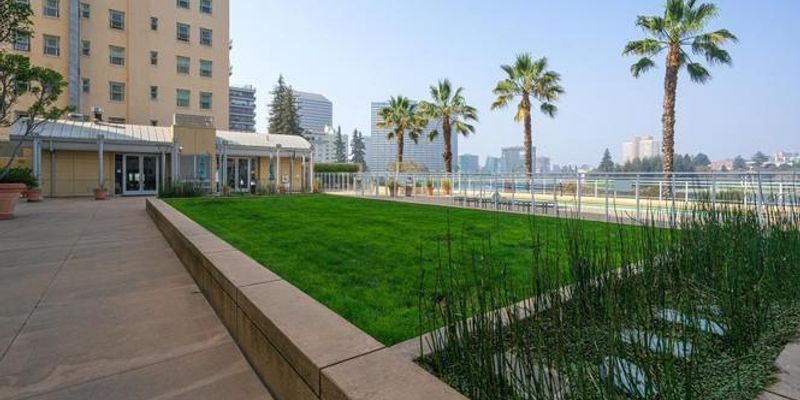 Oakland House: 1 Lakeside Dr