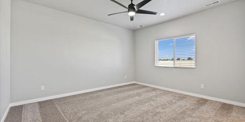 10-Bedroom.jpg