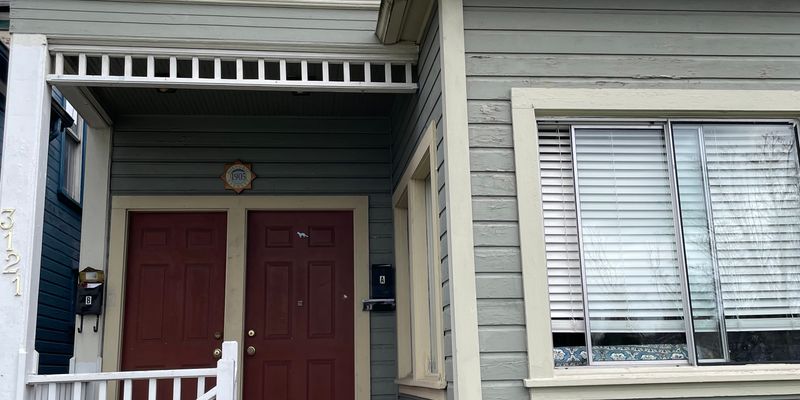 Everett Apartment: 3121 Hoyt Ave