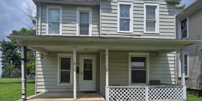 Springfield House: 520 E Rose St