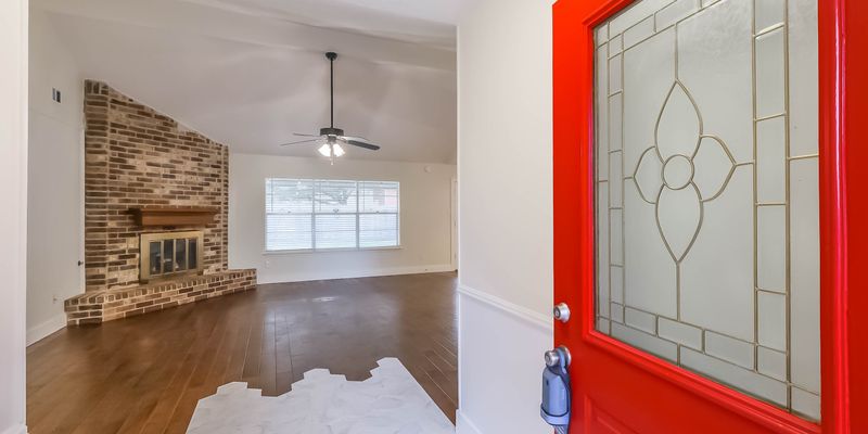 Rosenberg House: 2026 Briar Ridge Dr