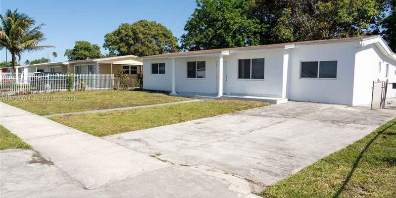 Miami Gardens House: 4000 NW 195th St