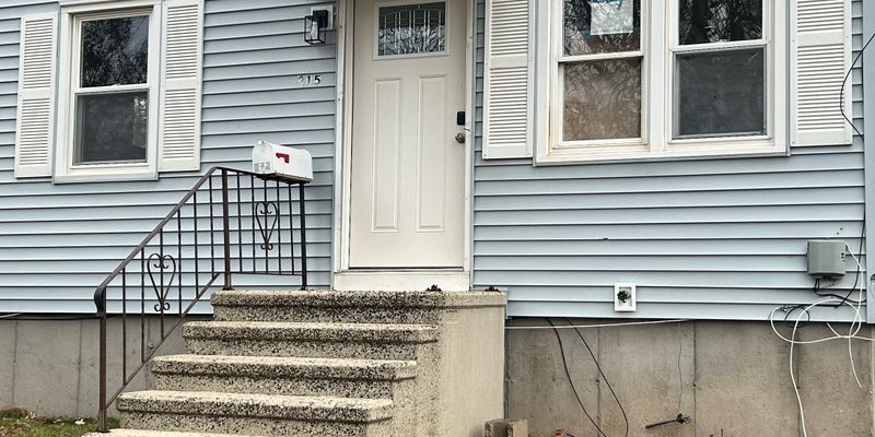 New Britain House: 215 Stanley St