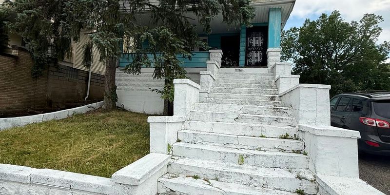 Cleveland Apartment: 11706 Farringdon Ave