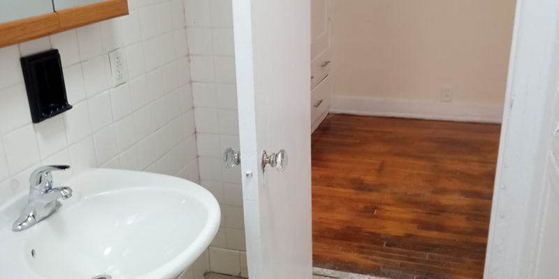 Lansing Apartment: 427 Seymour Avenue