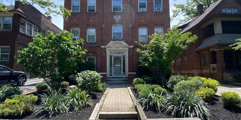 Cleveland Heights Apartment: 2588 Mayfield Rd