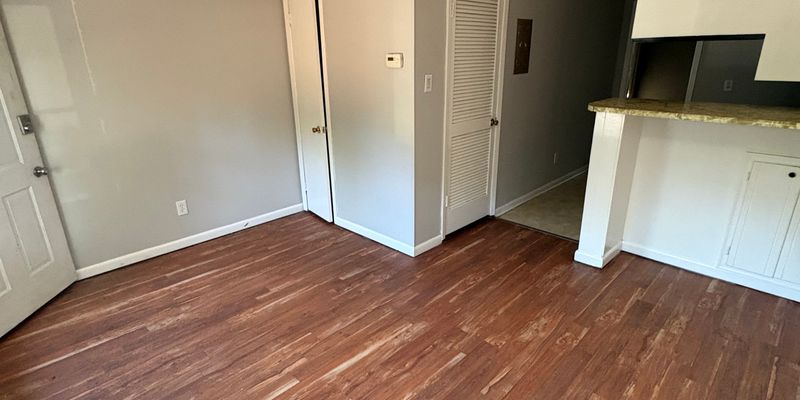 Florence Apartment: 510 E High St