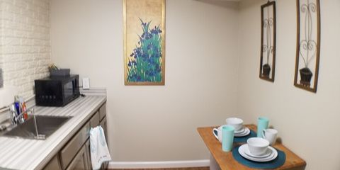 719 c Kitchen 2.jpg