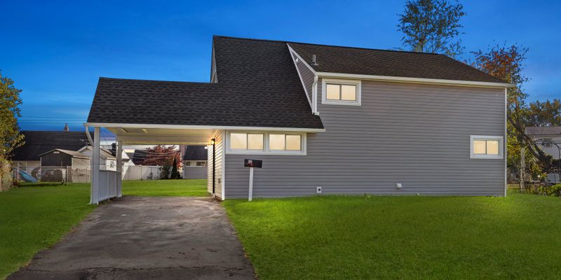 Levittown House: 12 Inlet Rd