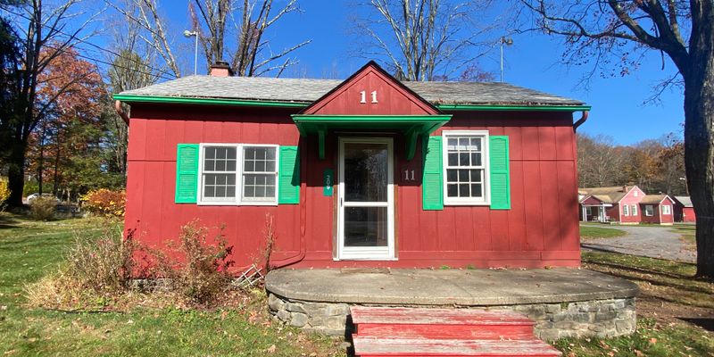 Cresco House: 209 Cottage Ln