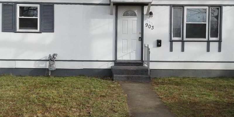 Louisville House: 903 South 45th Street
