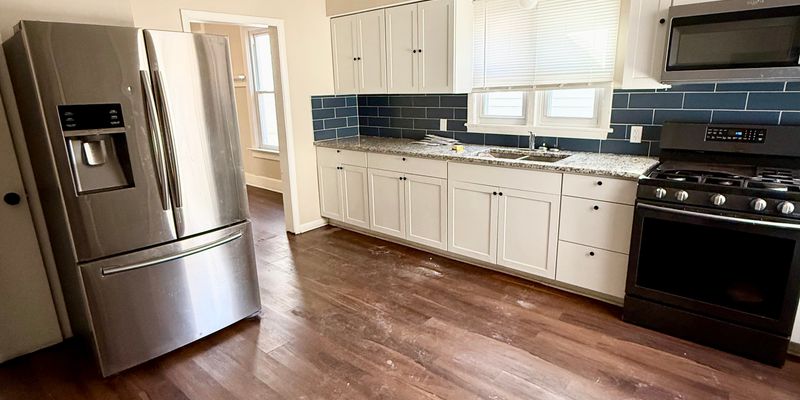 Milwaukee Apartment: 2855 N Hubbard St