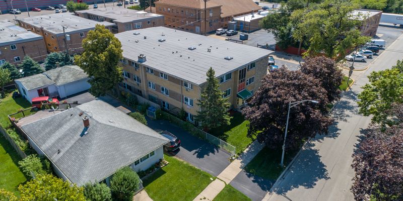 Melrose Park Apartment: 1917 N 18th Ave
