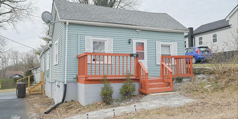 Millersburg House: 207 w 4th st