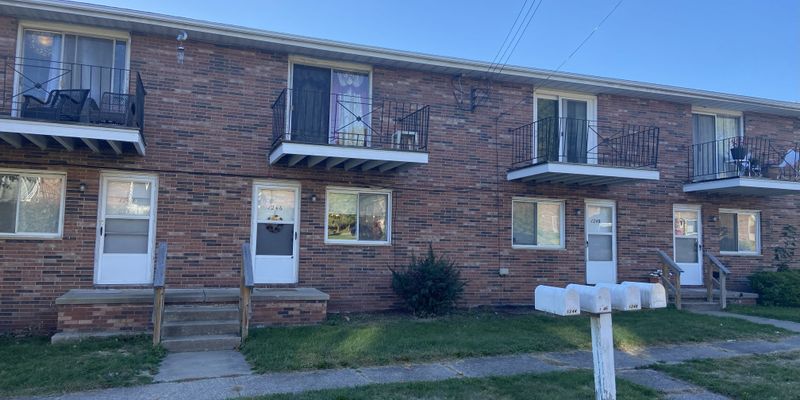 Cuyahoga Falls Apartment: 1244-1250 Cliffside St