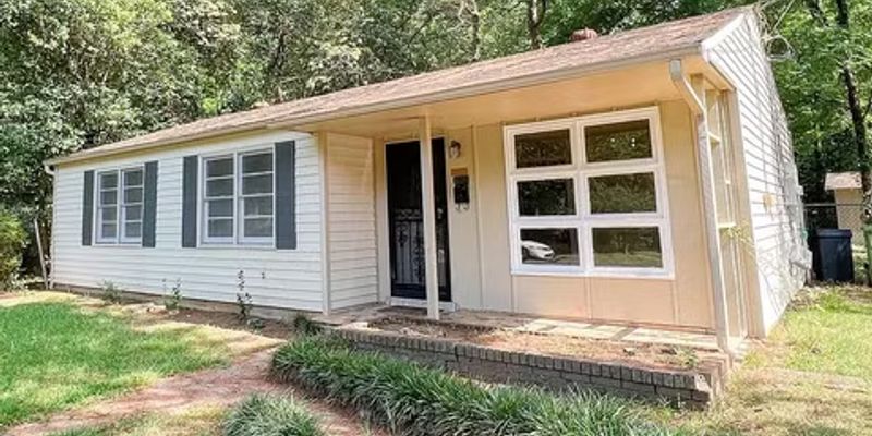 Montgomery House: 3714 Farwood Dr