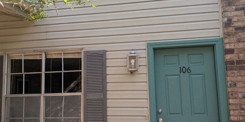 Fayetteville Townhome: 835 W Lawson St