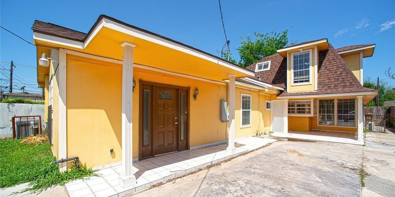 Houston Apartment: 6905 Palestine St