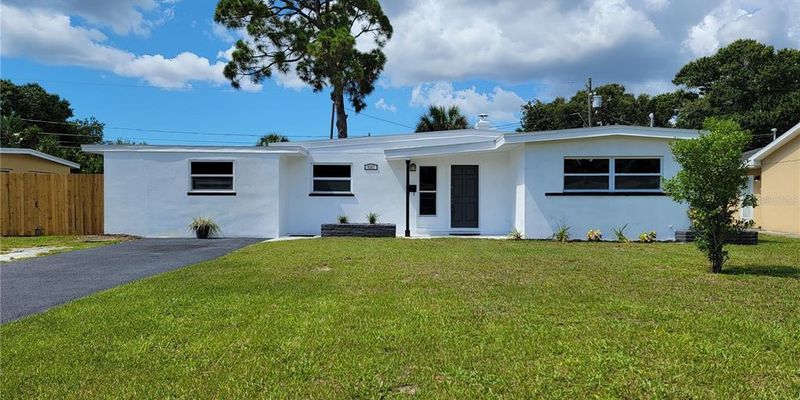 St. Petersburg House: 6267 Hampton Dr N