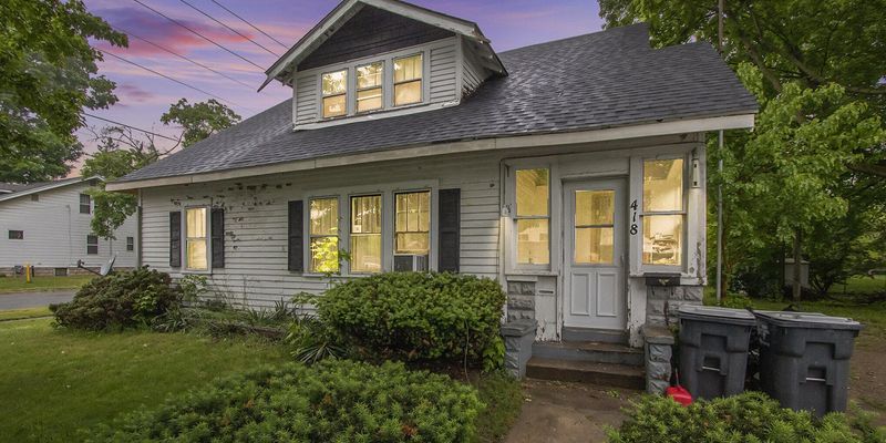 Buchanan Apartment: 418 W Front St