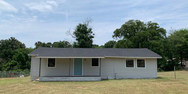 Hughes Springs House: 681 Pratt