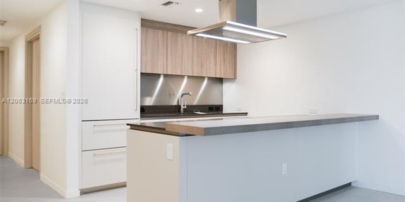 Miami Condo: 1000 Brickell Plaza
