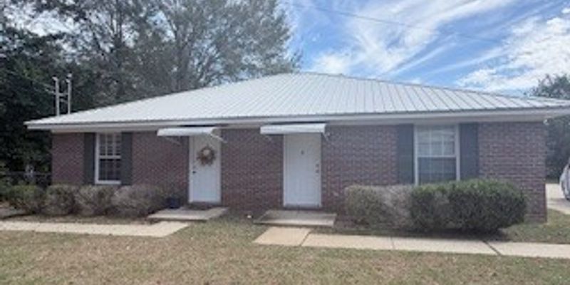 Dothan House: 615 Mohican Ave