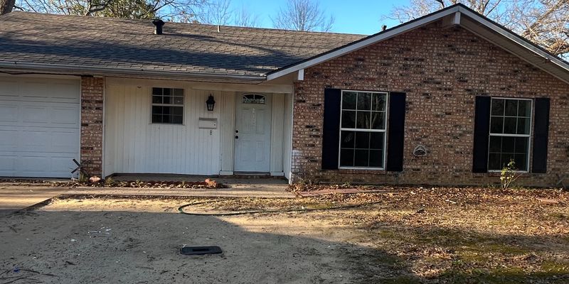 Tyler House: 2432 McKenzie Dr