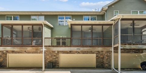 26-176 1894_N_Dubuque_Rd.jpg