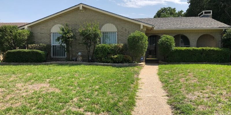 Garland House: 2014 Aspen Ln
