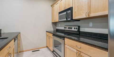 08-122 1894_N_Dubuque_Rd.jpg