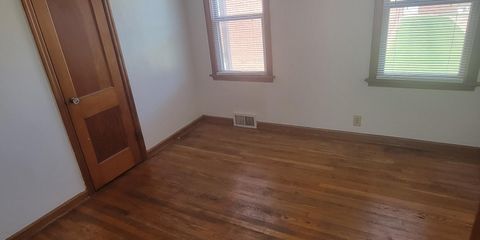 small bedroom.jpg