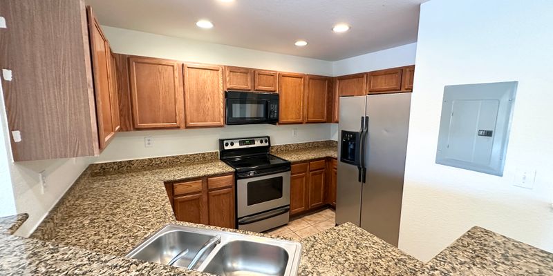 Bunnell Apartment: 4600 E Moody Blvd