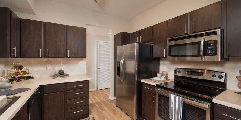 Houston Apartment: 3000 Bissonnet St